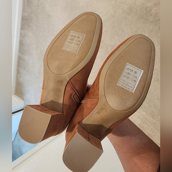 Nwot suede booties - Picture 3 of 6